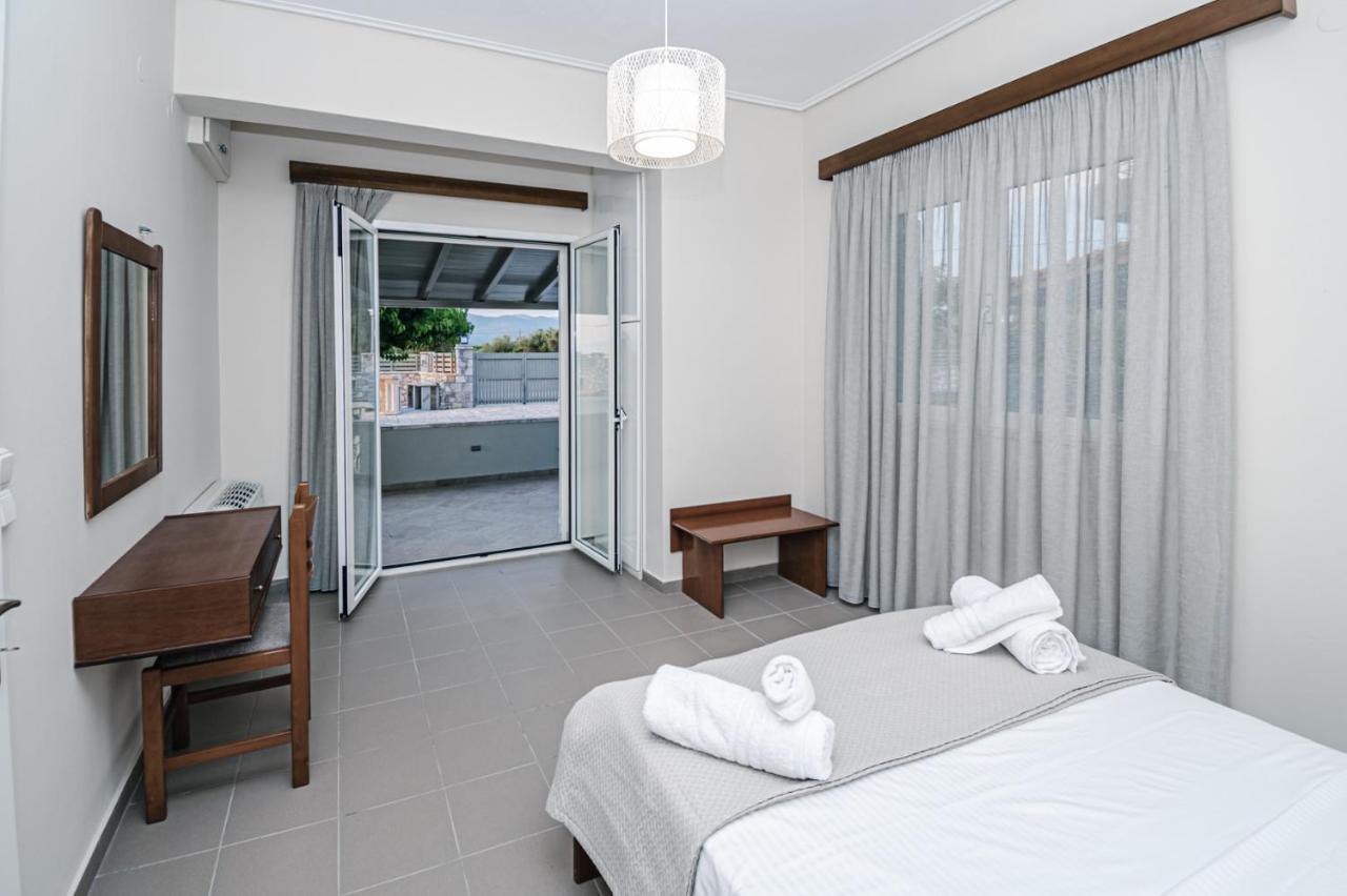 Terra Helios Suites & Studios Kyparissia Room photo