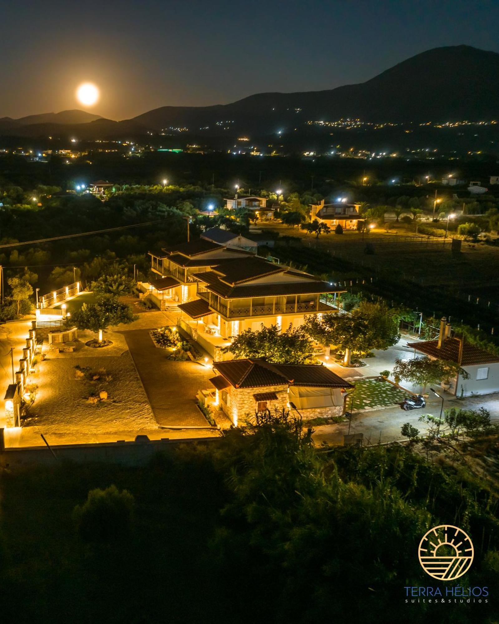 Terra Helios Suites & Studios Kyparissia Exterior photo