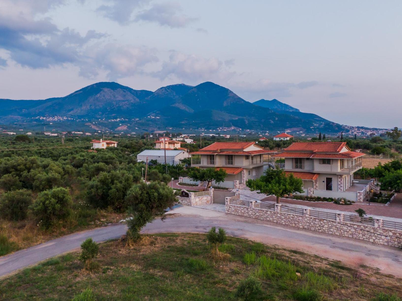 Terra Helios Suites & Studios Kyparissia Exterior photo