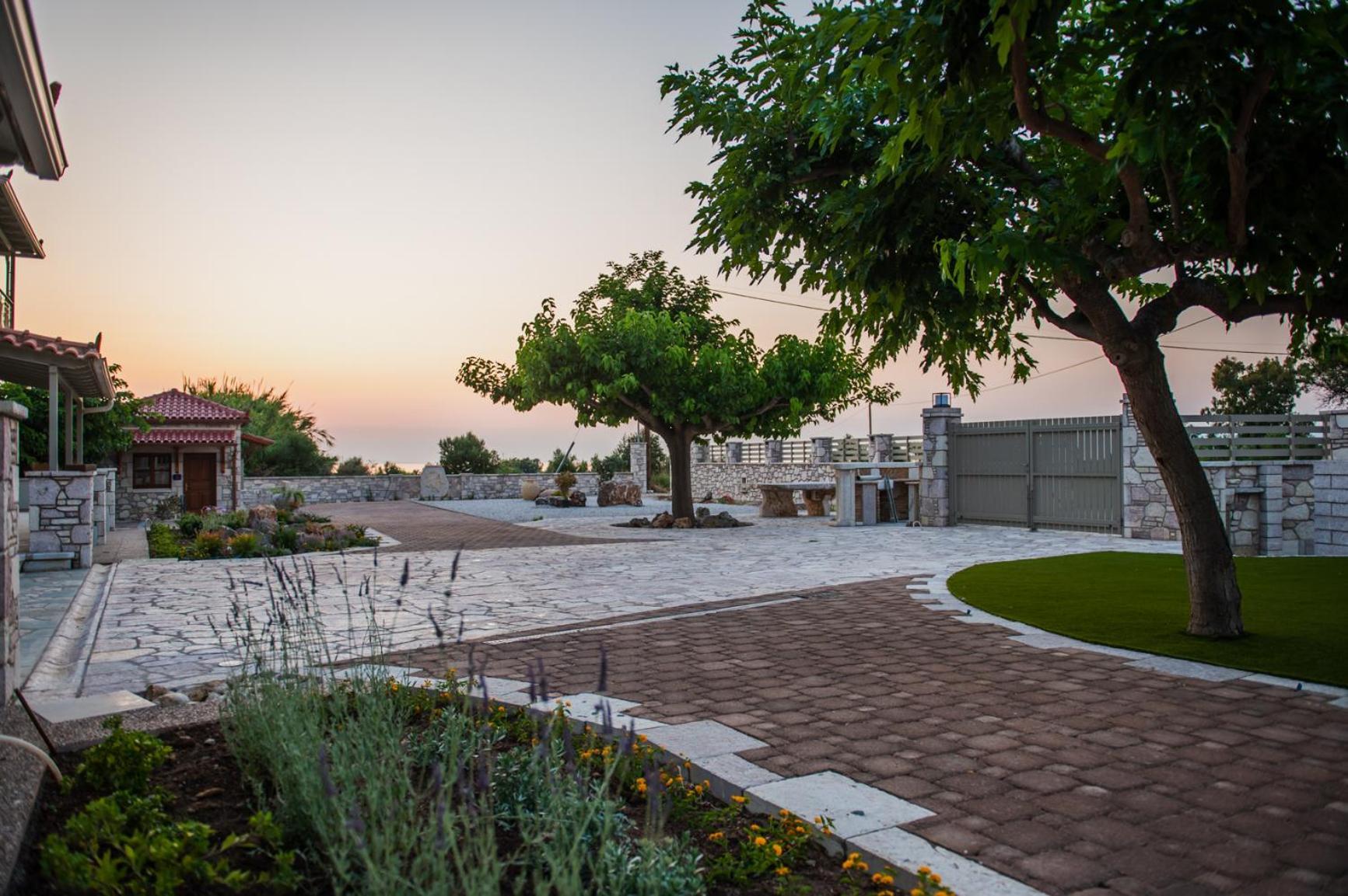 Terra Helios Suites & Studios Kyparissia Exterior photo