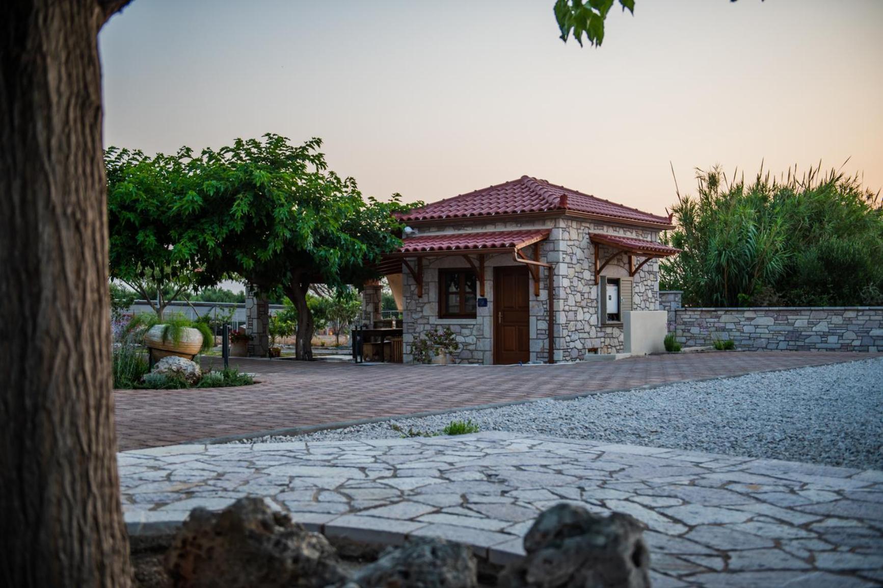 Terra Helios Suites & Studios Kyparissia Exterior photo
