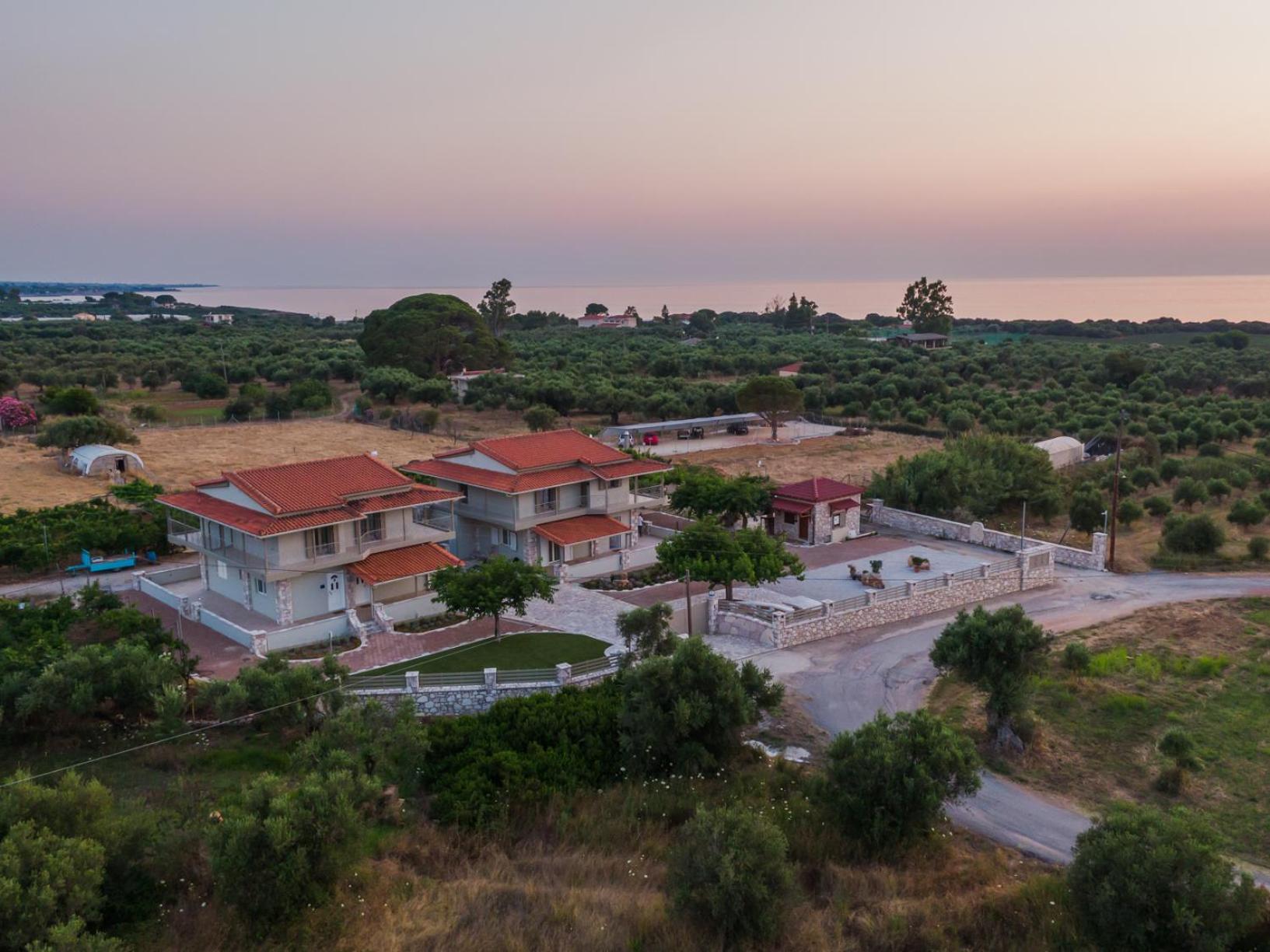 Terra Helios Suites & Studios Kyparissia Exterior photo