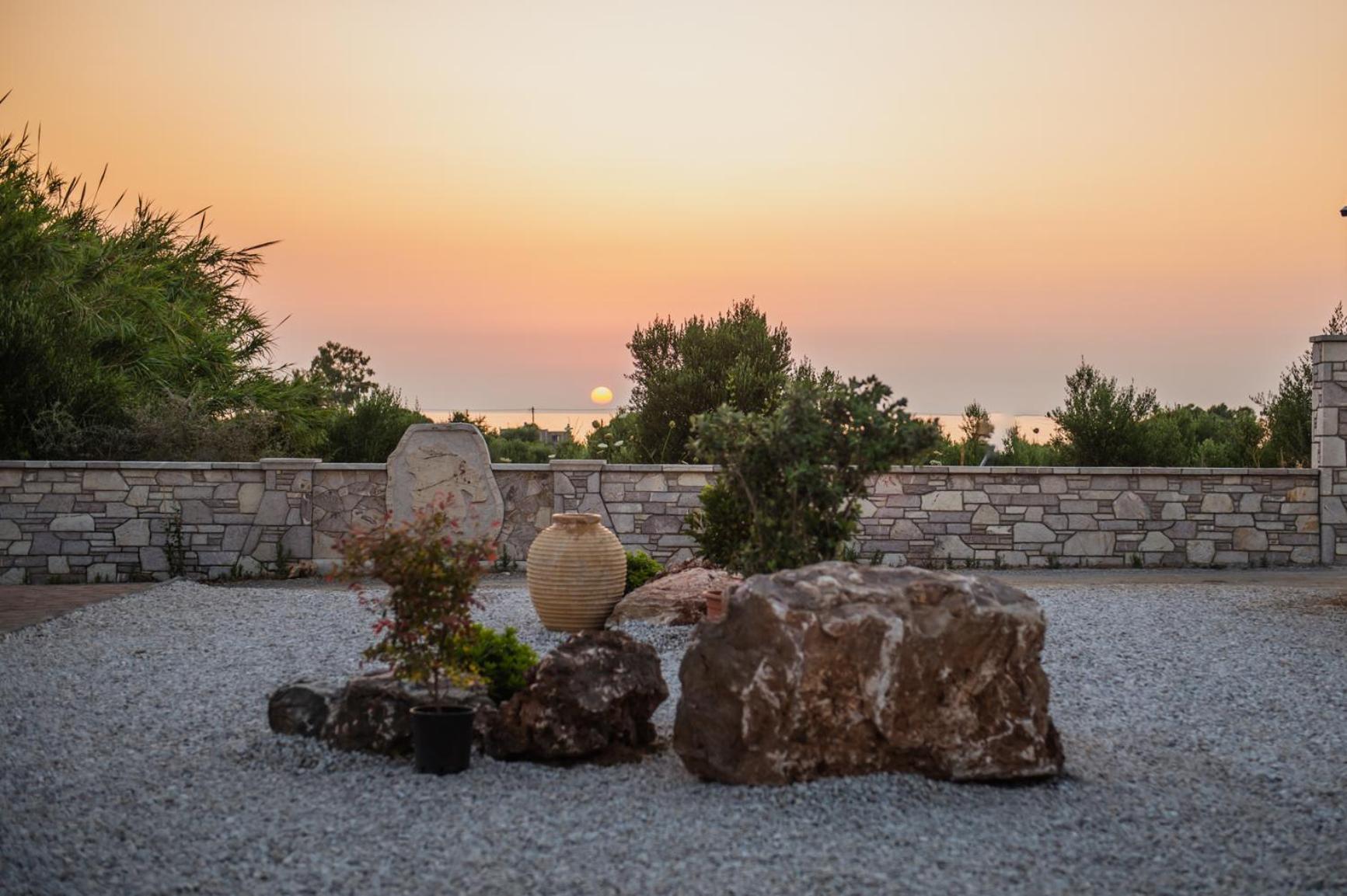 Terra Helios Suites & Studios Kyparissia Exterior photo