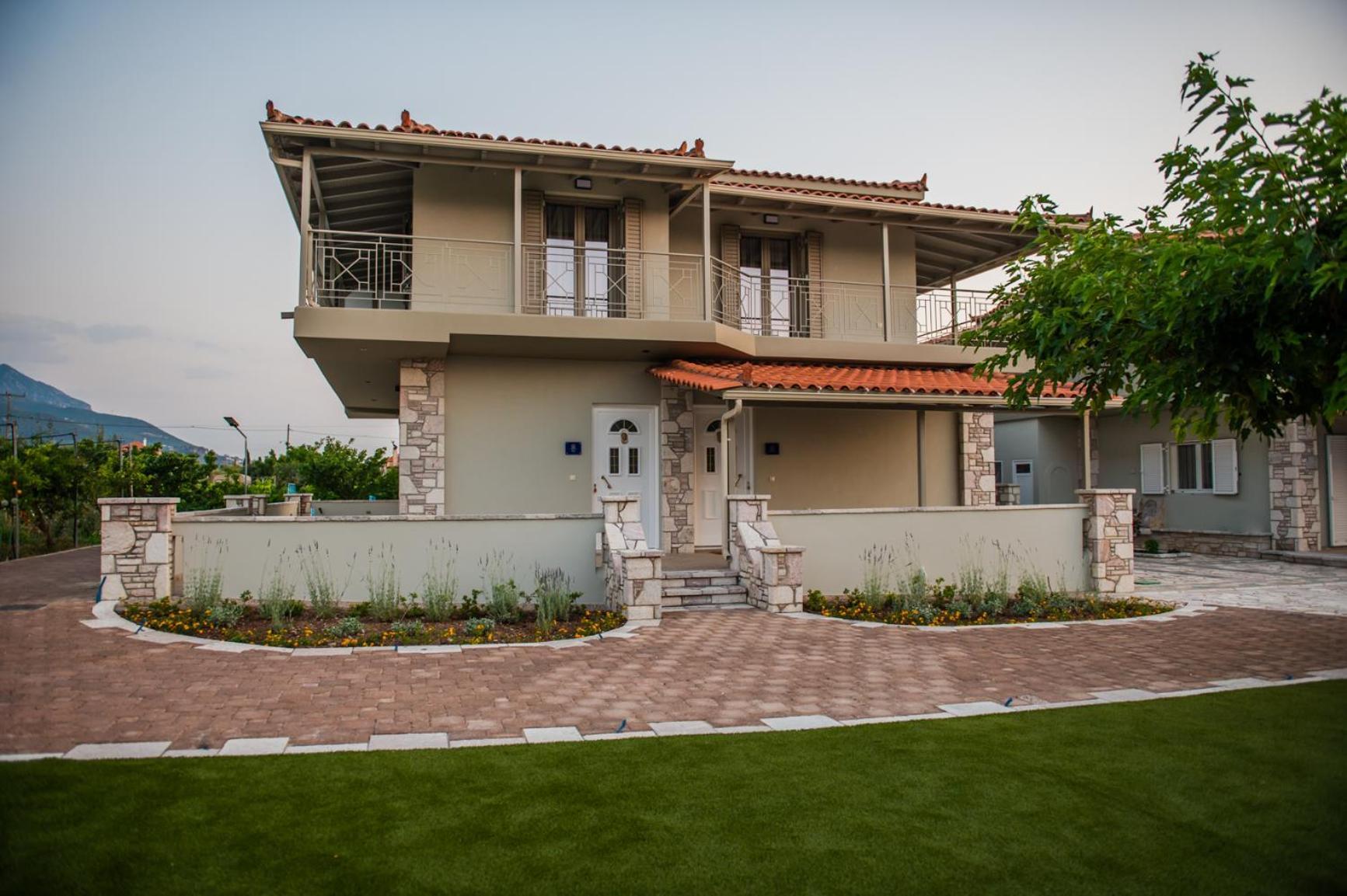 Terra Helios Suites & Studios Kyparissia Exterior photo
