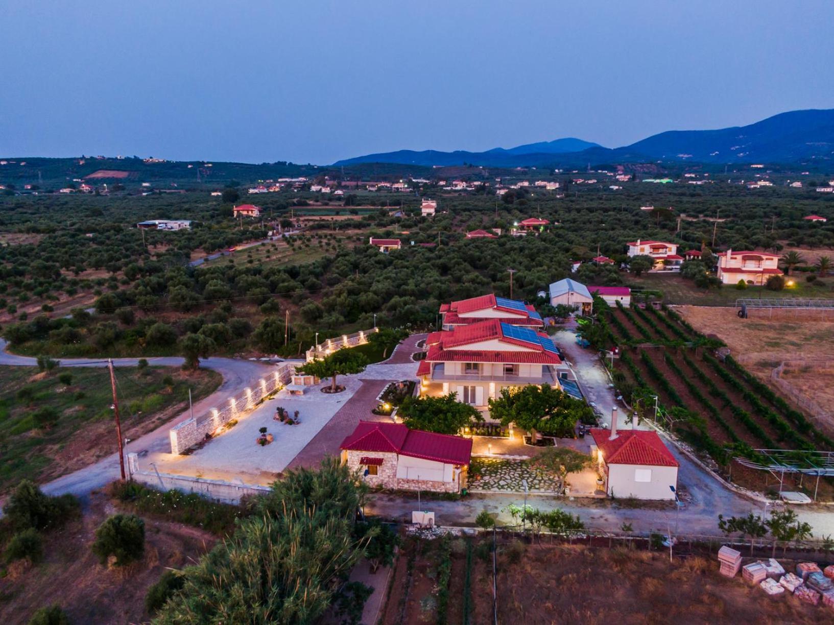 Terra Helios Suites & Studios Kyparissia Exterior photo
