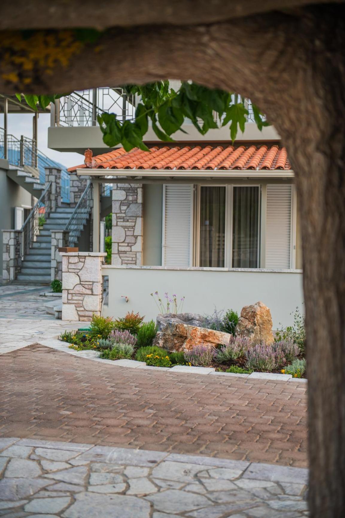 Terra Helios Suites & Studios Kyparissia Exterior photo