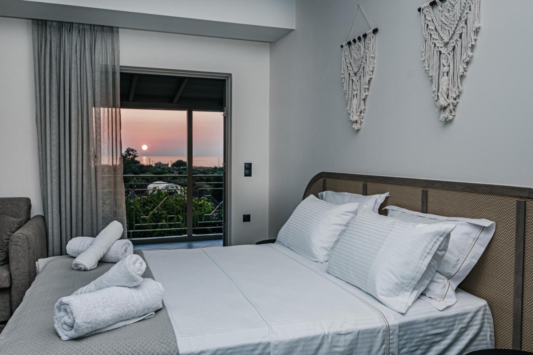 Terra Helios Suites & Studios Kyparissia Room photo