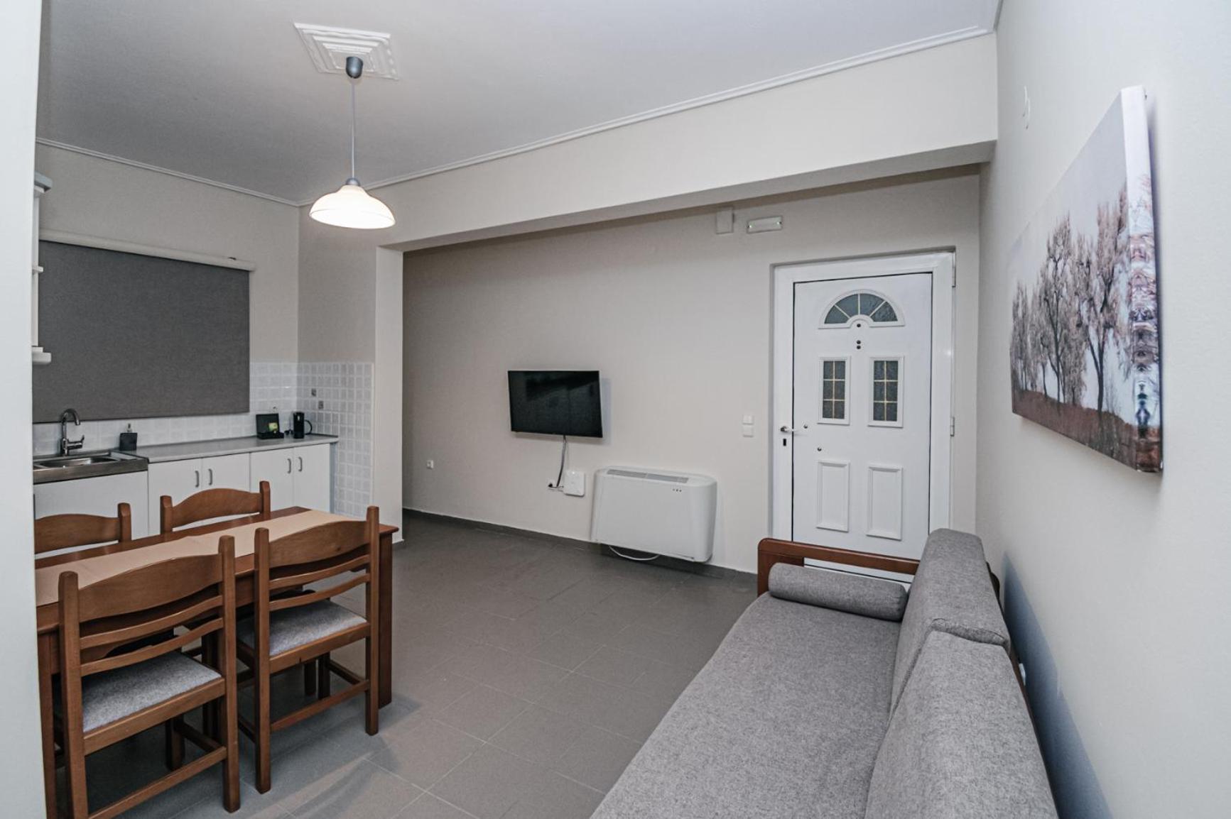 Terra Helios Suites & Studios Kyparissia Room photo