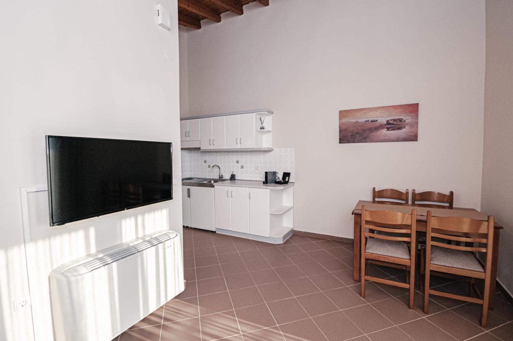 Terra Helios Suites & Studios Kyparissia Room photo